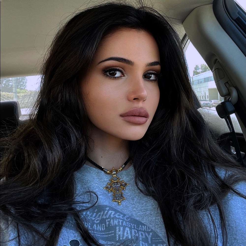 Meet your Posher, Karine